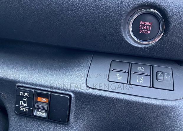 Toyota Sienta 1.5 FWD 2020 Silver