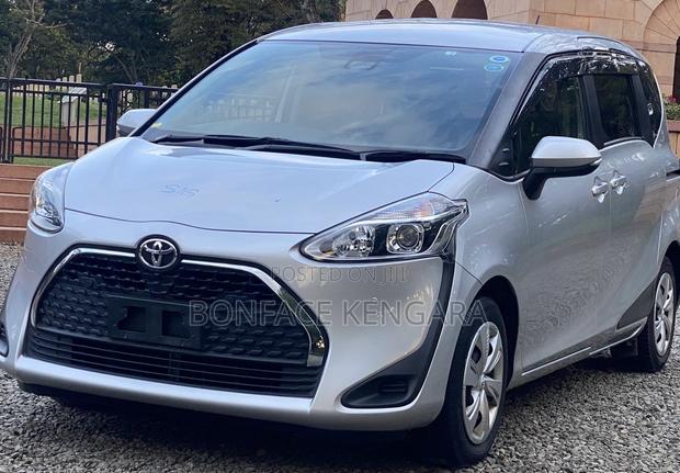 Toyota Sienta 1.5 FWD 2020 Silver
