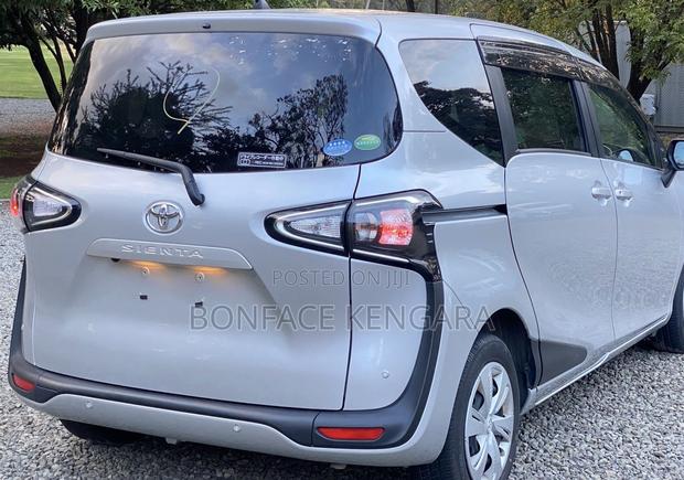 Toyota Sienta 1.5 FWD 2020 Silver