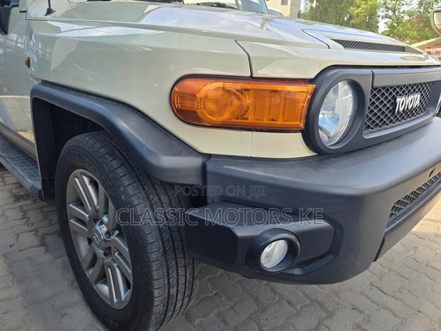 Toyota FJ Cruiser 2019 Ivory