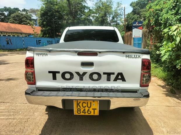 Toyota Hilux 2012 Pearl