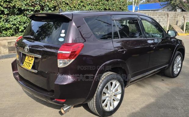 Toyota Vanguard 2010 Burgundy