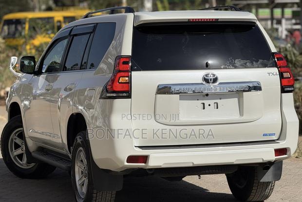 Toyota Land Cruiser Prado 2.8 2021 White