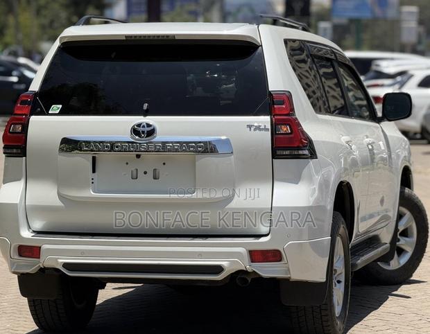 Toyota Land Cruiser Prado 2.8 2019 White