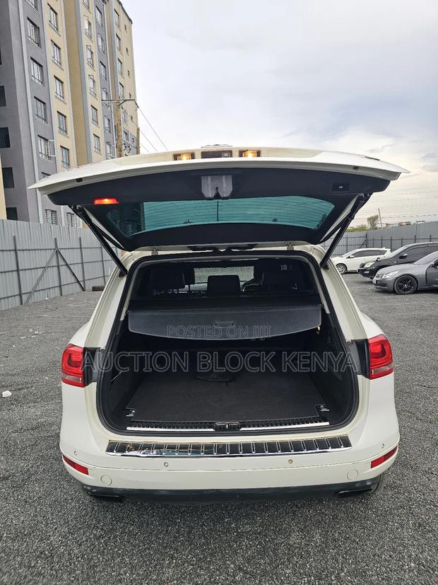 Volkswagen Touareg Hybrid 2012 White