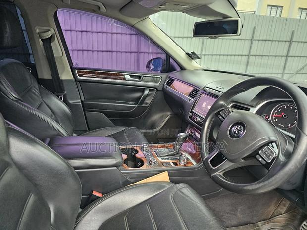 Volkswagen Touareg Hybrid 2012 White