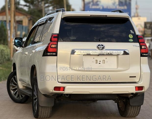 Toyota Land Cruiser Prado 2.8 2019 White