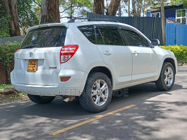Toyota RAV4 2.5 2010 White