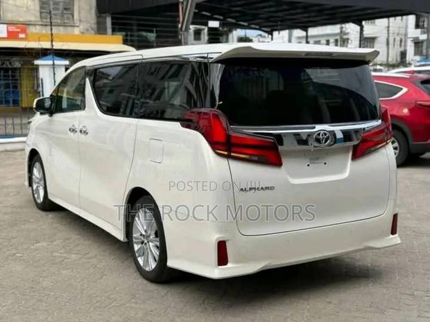 Toyota Alphard 2019 White