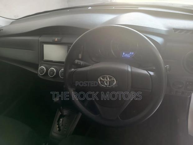 Toyota Axio 2018 Silver