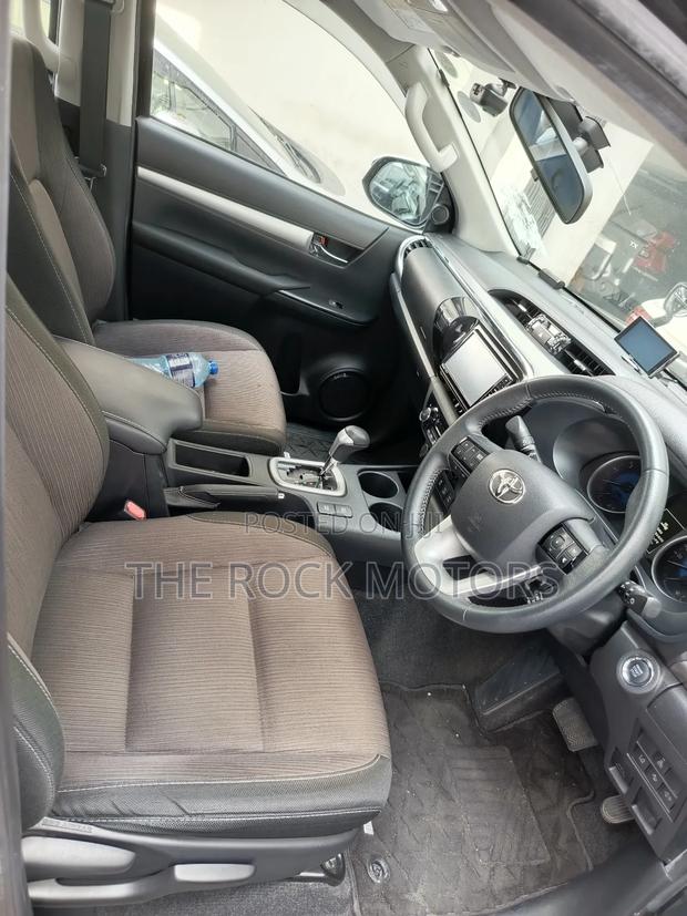Toyota Hilux 2018 Black