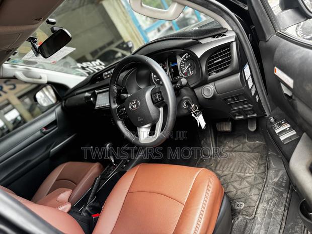 Toyota Hilux Revo Double Cab Deisel 2.4 AWD 2020 Black