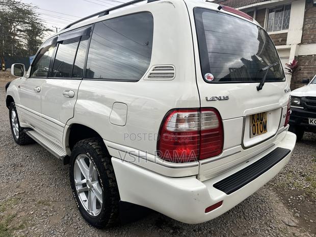 Toyota Land Cruiser HDJ 100 2001 White