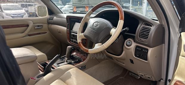 Toyota Land Cruiser HDJ 100 2001 White