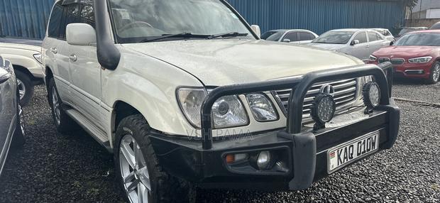 Toyota Land Cruiser HDJ 100 2001 White