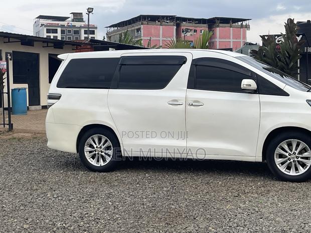 Toyota Vellfire 2009 White