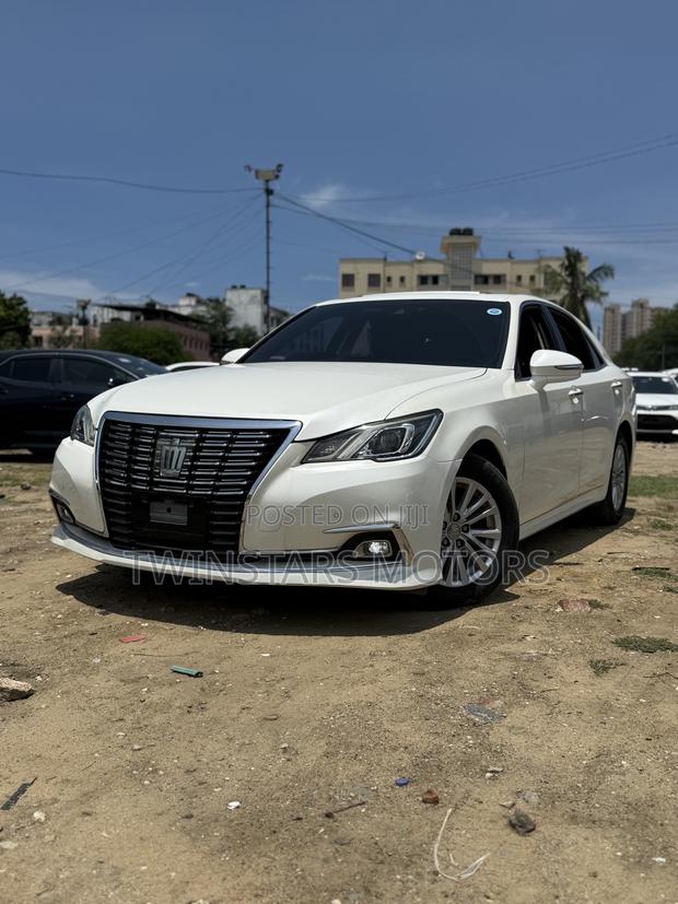 Toyota Crown 2018 White