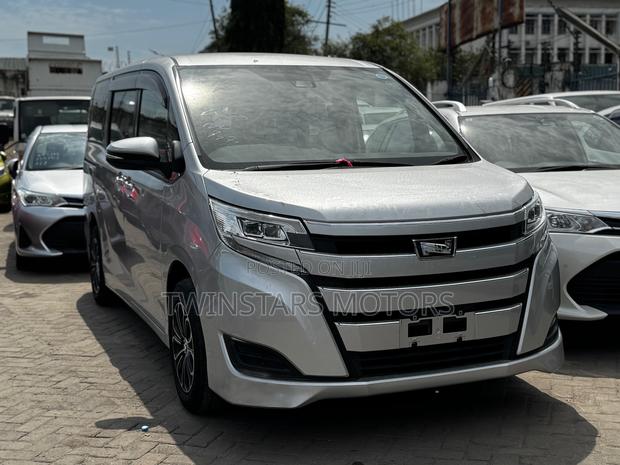 Toyota Noah 2.0 FWD (8 Seater) 2020 Silver