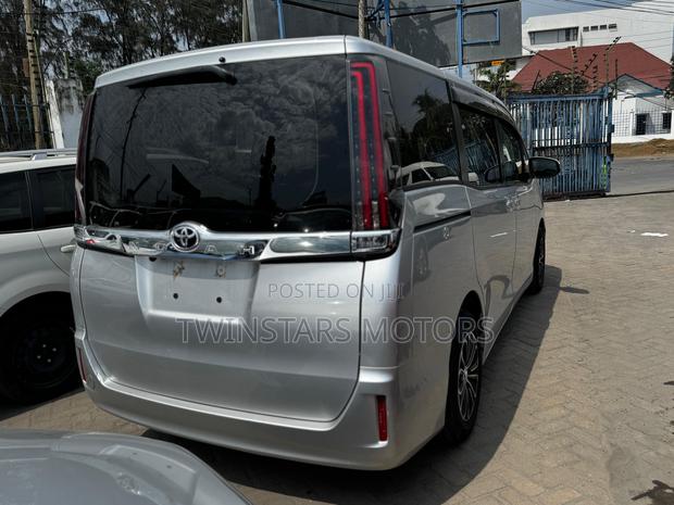 Toyota Noah 2.0 FWD (8 Seater) 2020 Silver