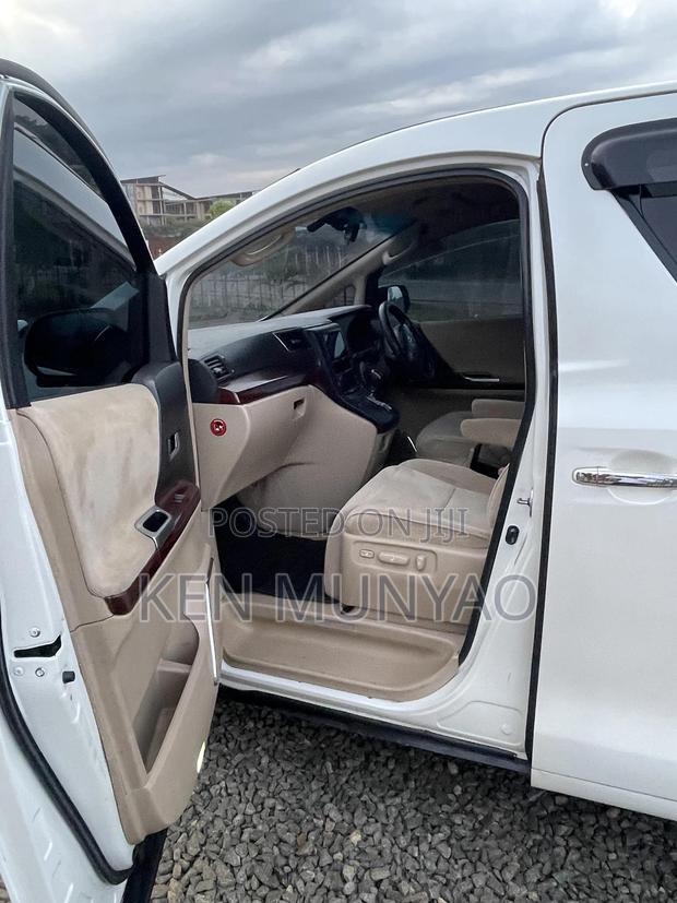 Toyota Vellfire 2009 White