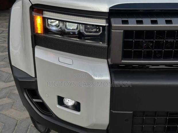 Toyota Land Cruiser Prado 2023 White