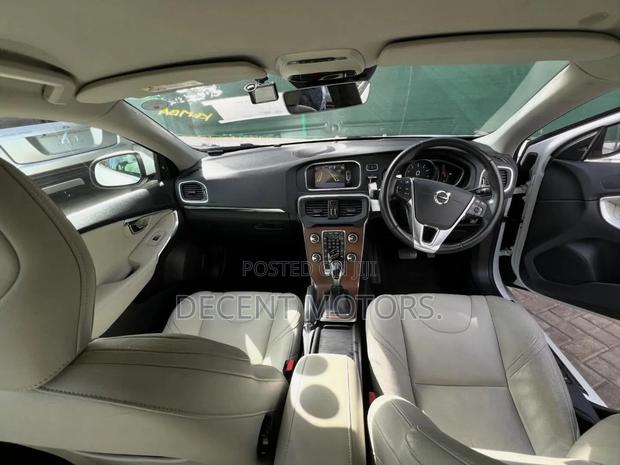 Volvo V40 2019 White