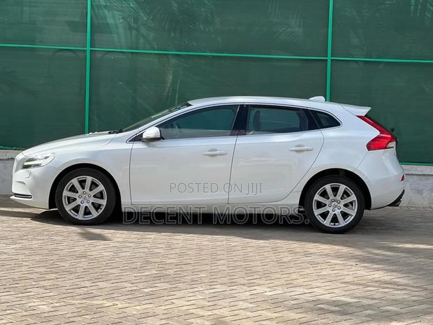 Volvo V40 2019 White