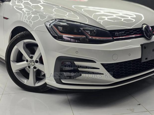 Volkswagen Golf 2018 Pearl