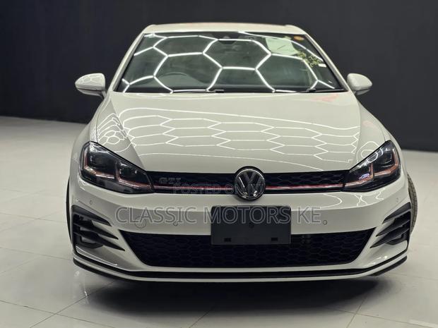 Volkswagen Golf 2018 Pearl