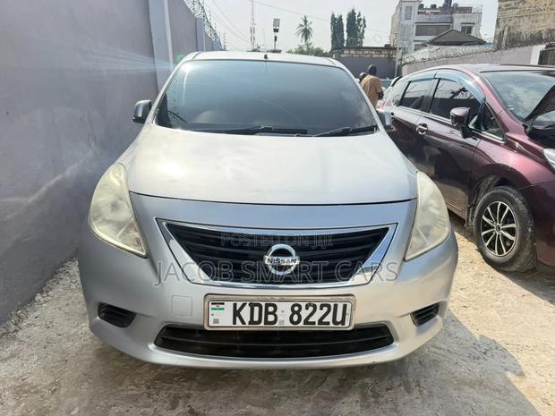 Nissan Tiida 2013 Silver