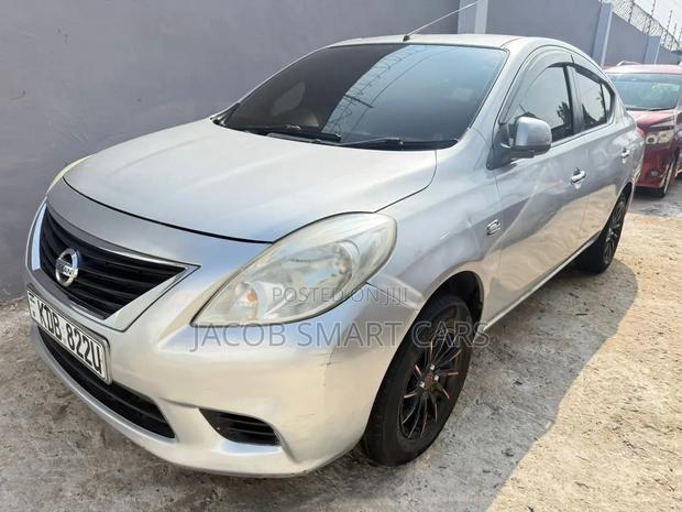 Nissan Tiida 2013 Silver