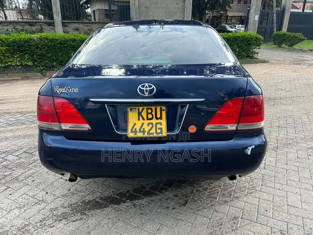 Toyota Crown Royale 2005 Blue