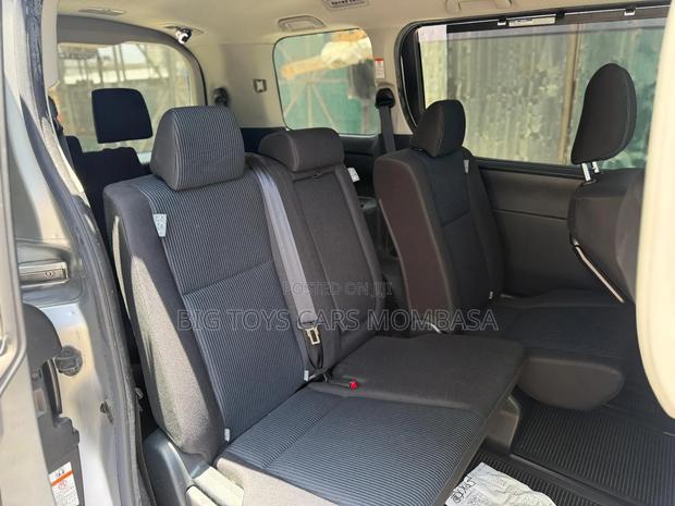 Toyota Noah 2020 Silver