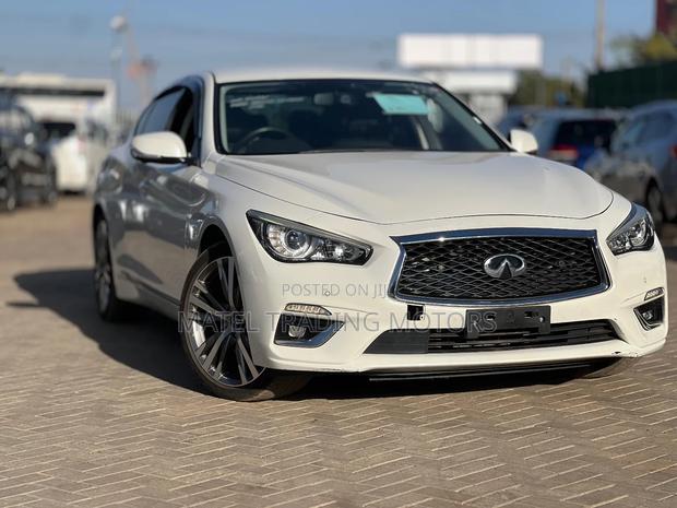 Nissan Skyline 2018 White