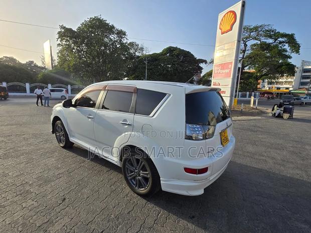 Mitsubishi Outlander 2011 White