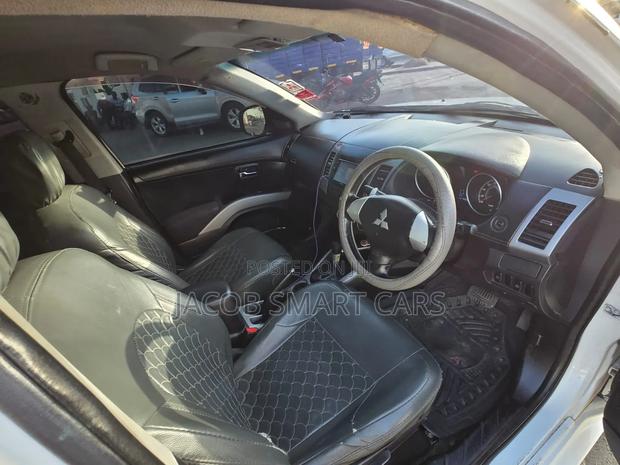 Mitsubishi Outlander 2011 White