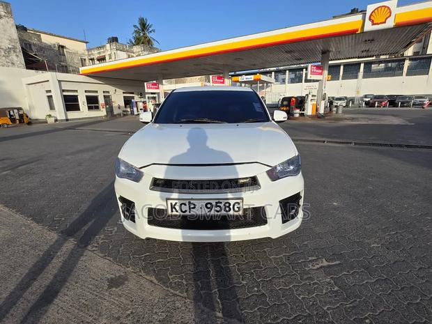 Mitsubishi Outlander 2011 White