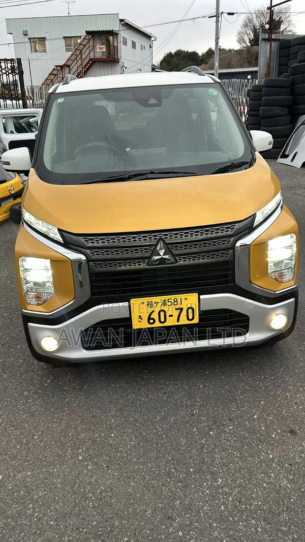 Mitsubishi EK Wagon 660 Hybrid FWD 2019 Yellow