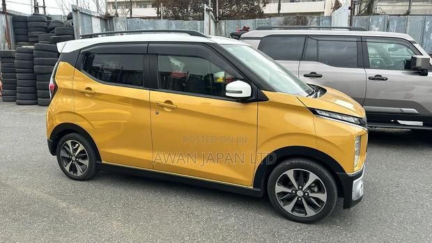 Mitsubishi EK Wagon 660 Hybrid FWD 2019 Yellow