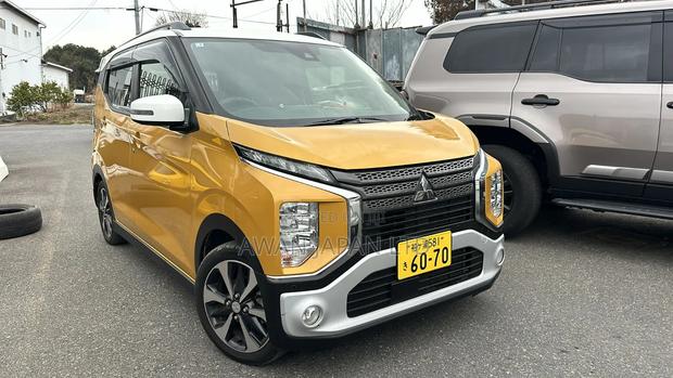 Mitsubishi EK Wagon 660 Hybrid FWD 2019 Yellow