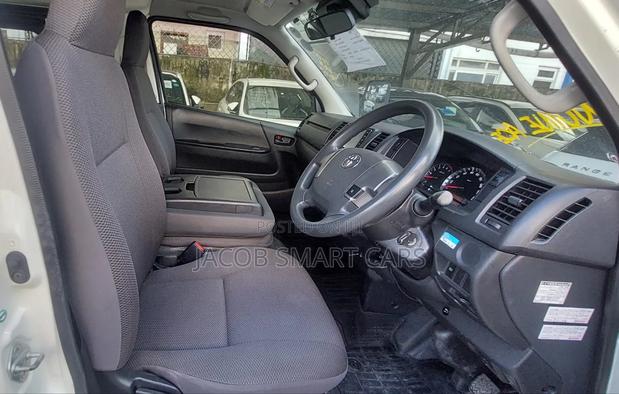 Toyota HiAce 2018 White