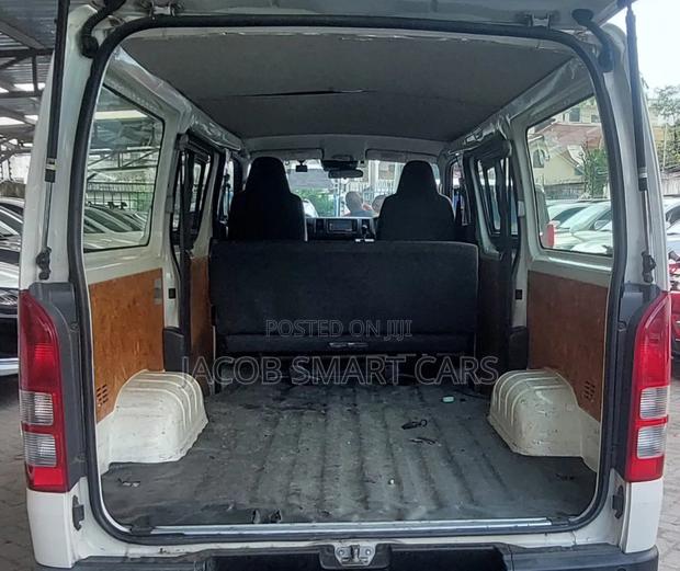 Toyota HiAce 2018 White