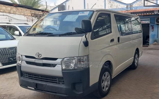 Toyota HiAce 2018 White