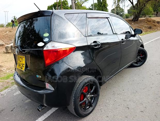 Toyota Ractis 2012 Black
