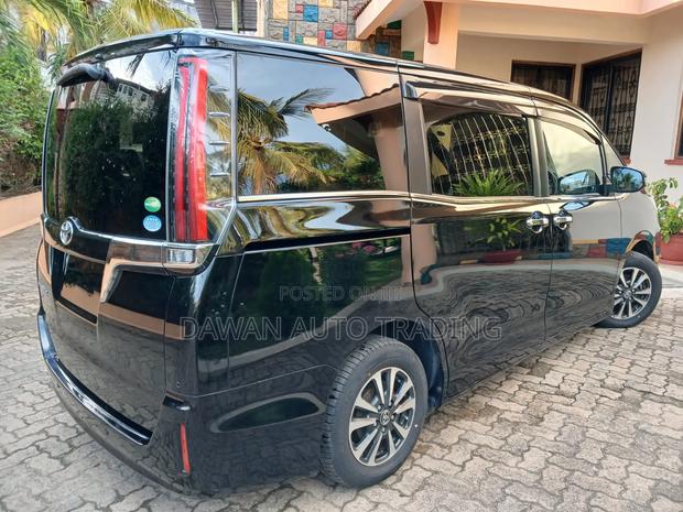Toyota Esquire 2019 Black
