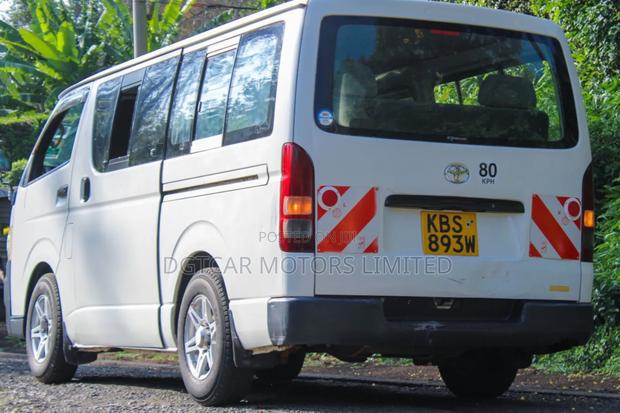 Toyota HiAce 2005 White