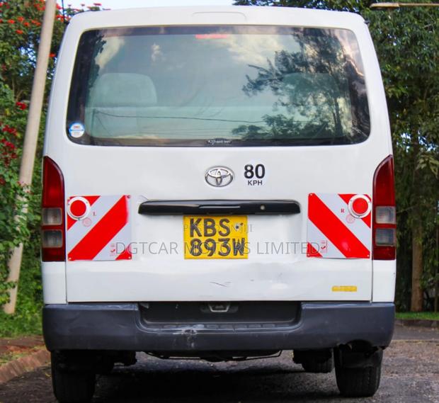 Toyota HiAce 2005 White