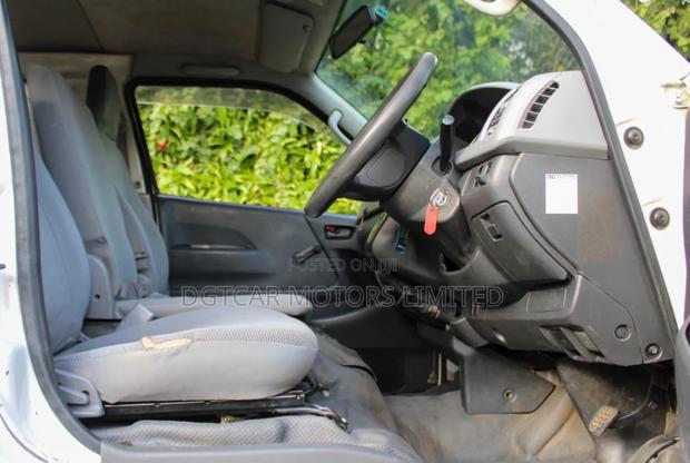 Toyota HiAce 2005 White