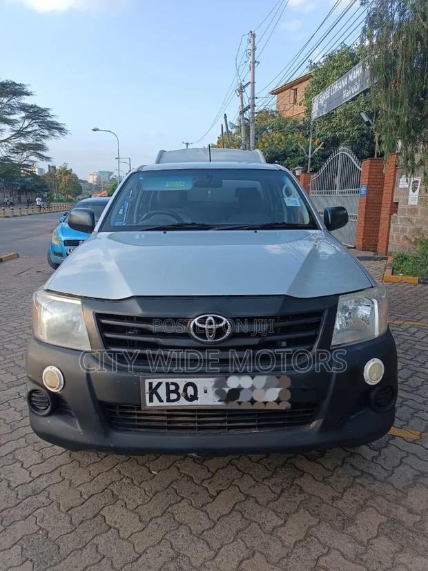 Toyota Hilux 2.5 D-4D 4X4 SRX 2012 Silver