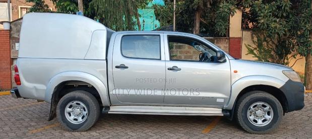 Toyota Hilux 2.5 D-4D 4X4 SRX 2012 Silver